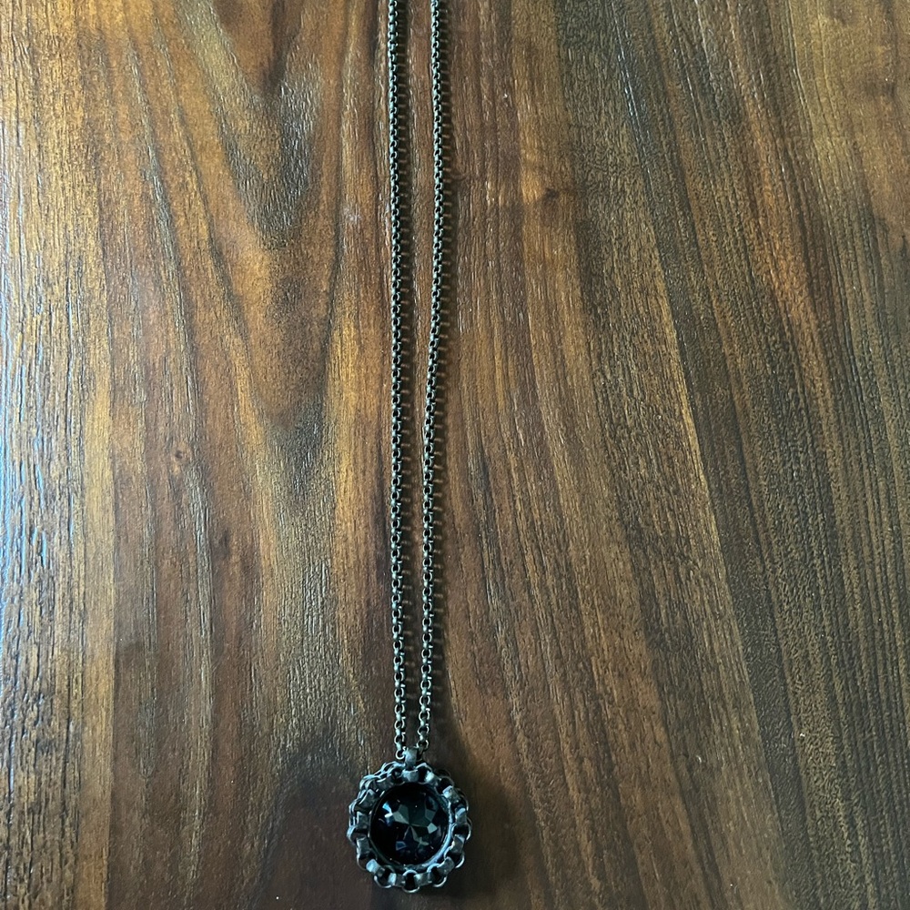 Womens necklace with chain link and black jewel flower.